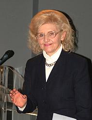 Isabel Piczek